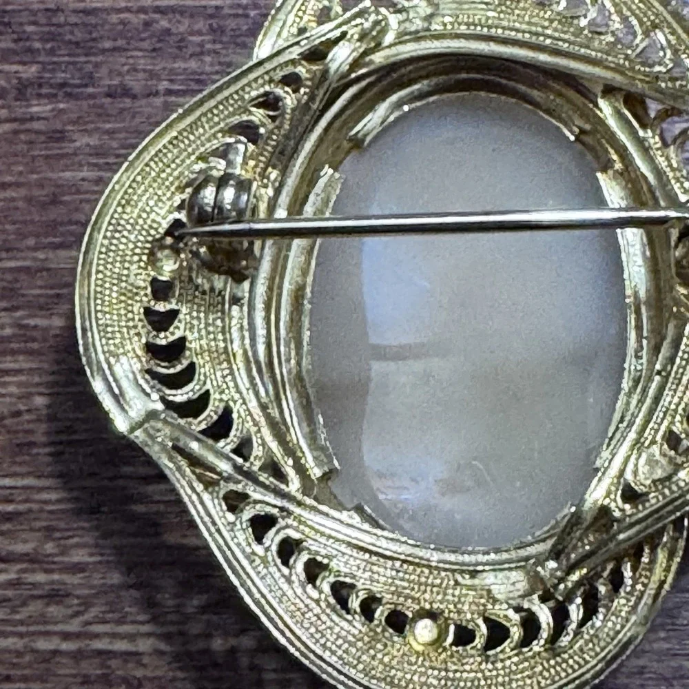 Vintage Gold Toned Cameo Brooch Classical Lady Filigree‎ Frame Victorian Pin